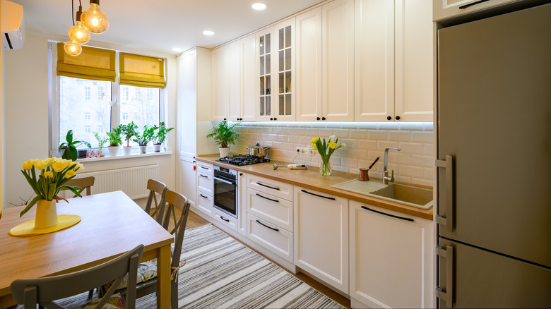 Kitchen with plants and flowers