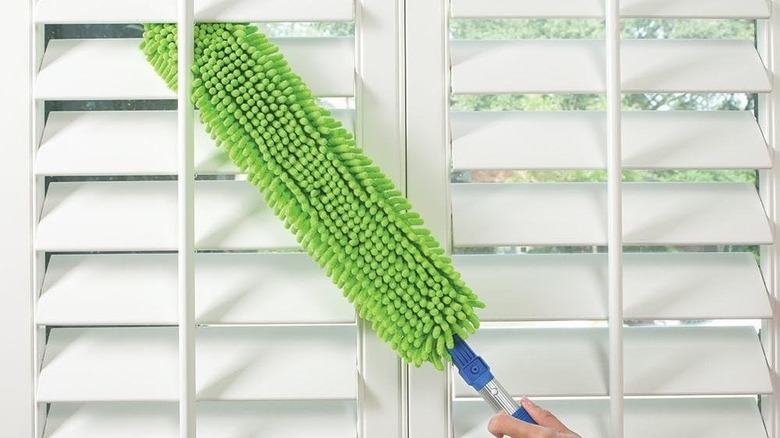 dusting blinds with duster wand