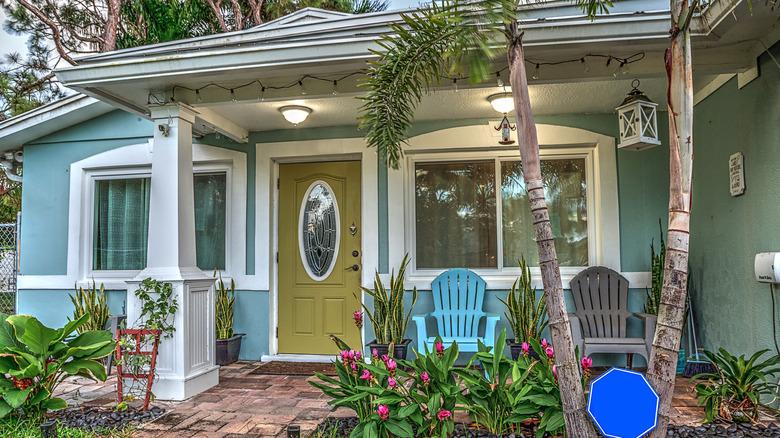 california bungalow with porch seats 