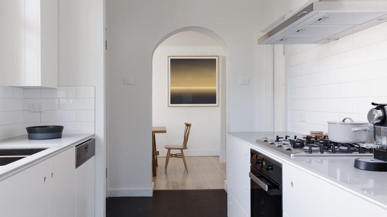 Kitchen with archway