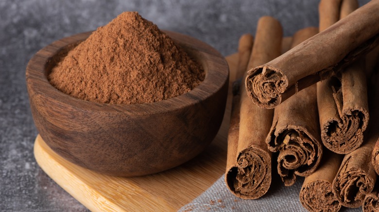 Ground cinnamon in bowl