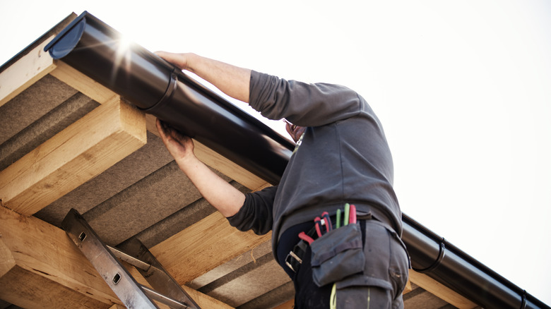 Man fitting rain gutter