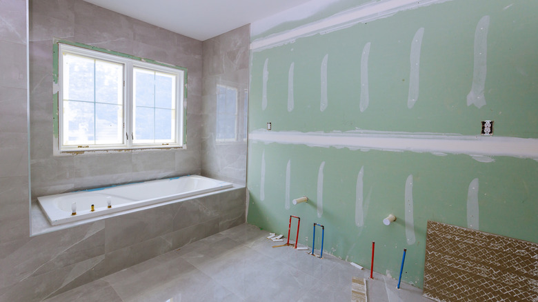 How to Cover Damaged Bathroom Walls on a Budget