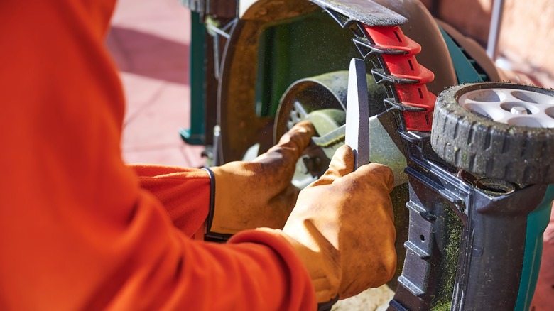 sharpening mower blade with file