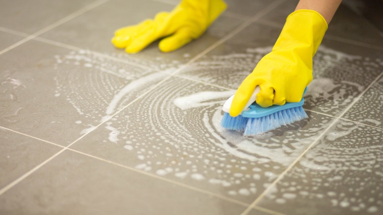 How to Clean Tiled Floors with Vinegar