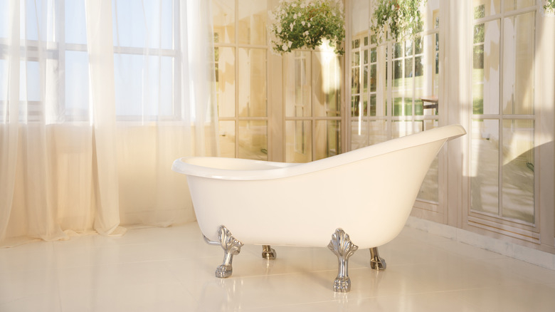 Boho clawfoot tub