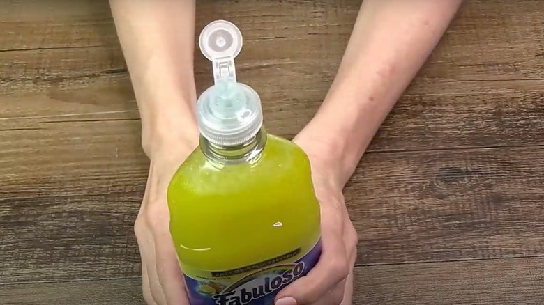 squirt cap on Fabuloso bottle