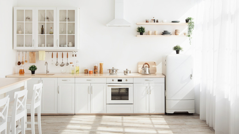 A picture of a smaller kitchen.