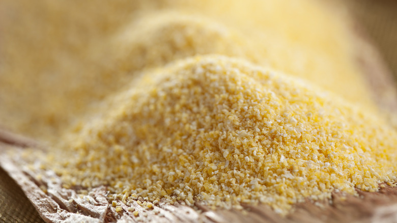 cornmeal for use in gardening