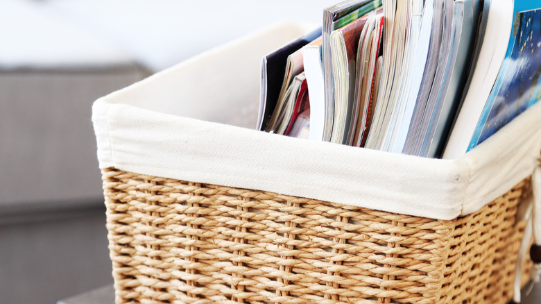 Magazine stack in basket