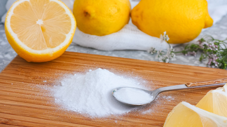 Cutting board lemon baking soda