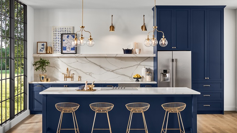 Sherwin-Williams "Naval" in kitchen