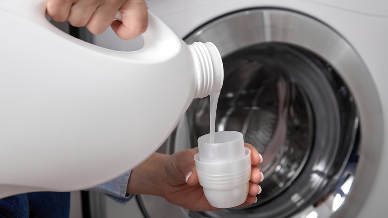 Pouring detergent into cap