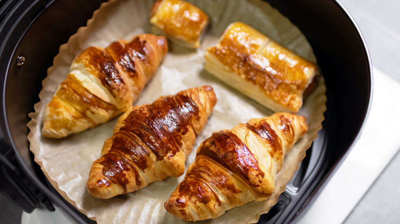 Baking croissants and puff in an air fryer