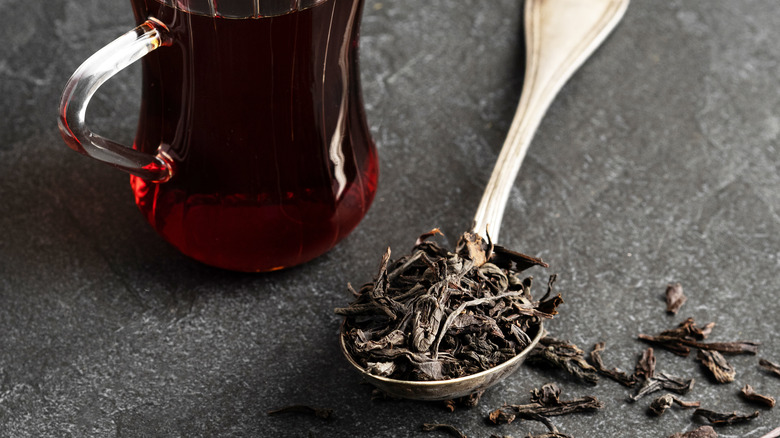 Spoon of black tea leaves