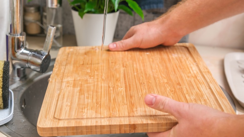 Washing a wooden cutting board