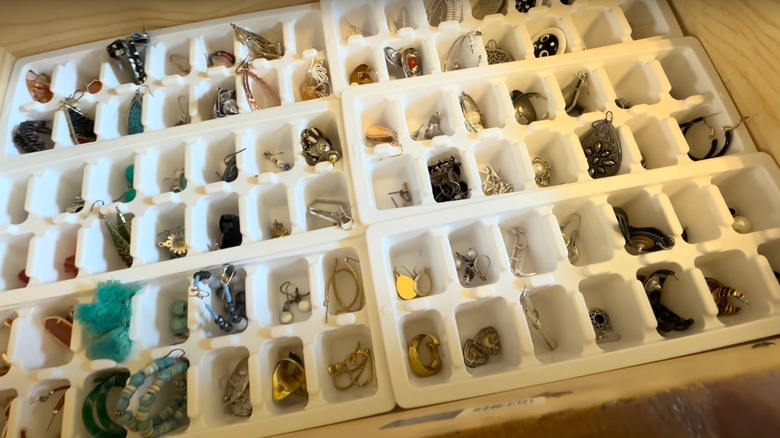 Ice cube tray jewelry organizer