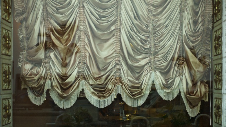 Austrian shades or balloon curtains 