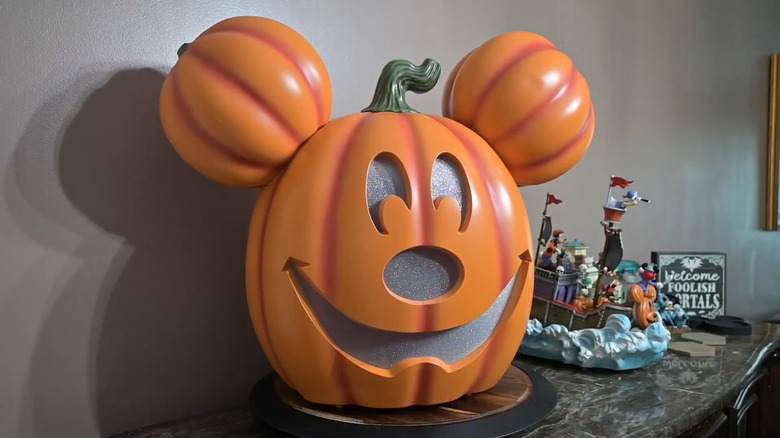 Mickey pumpkin Halloween decor