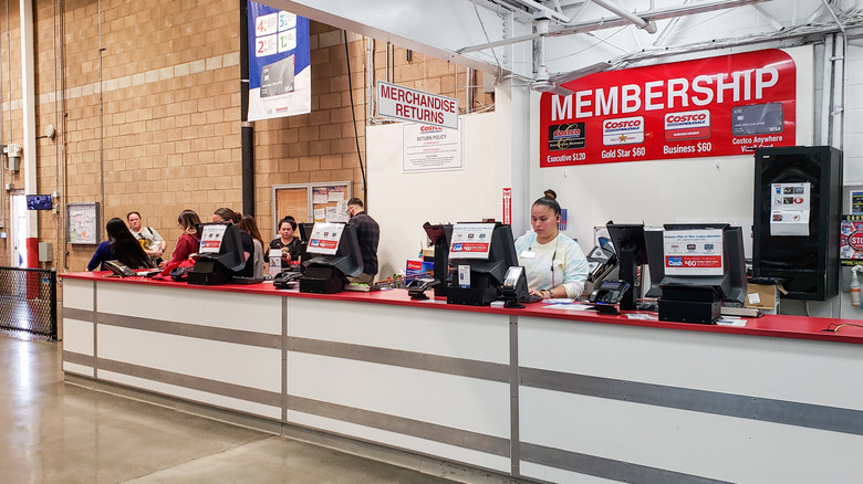 Costco merchandise return counter