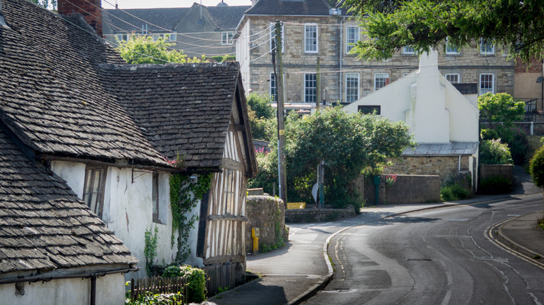 Ancient Ram Inn and street