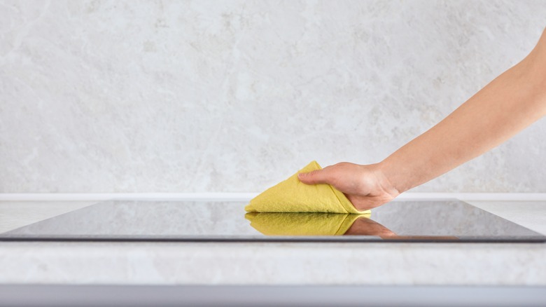 Cleaning glass stovetop