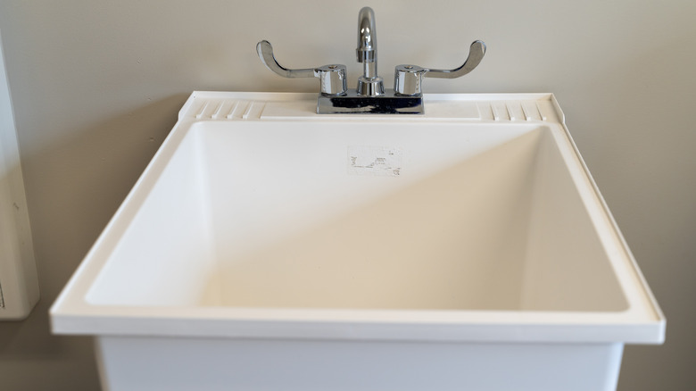 Utility sink