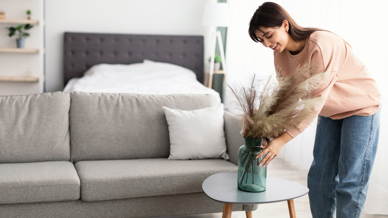 woman arranging pampas grass 