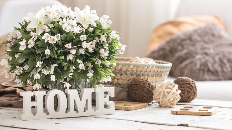 farmhouse decor and flowers