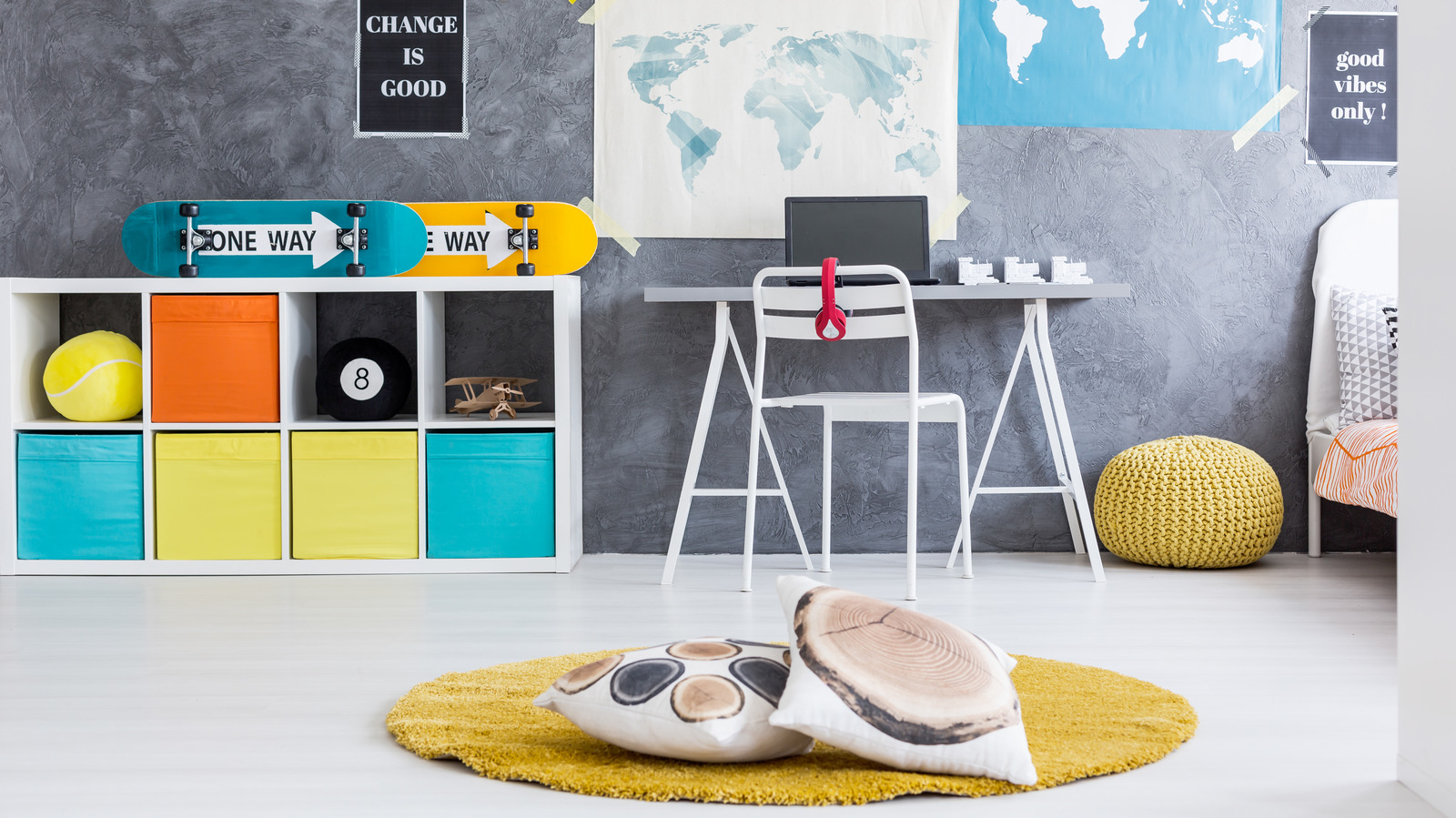 Creative Ball and Hat Display in Teen Boy's Room