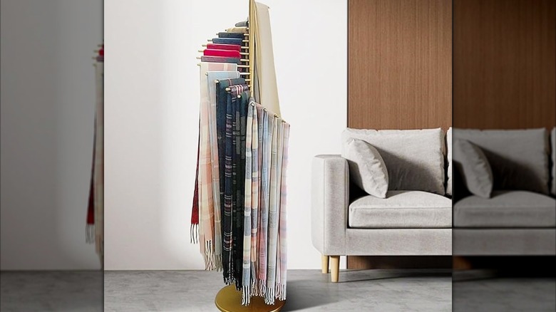 A standing scarf organizer