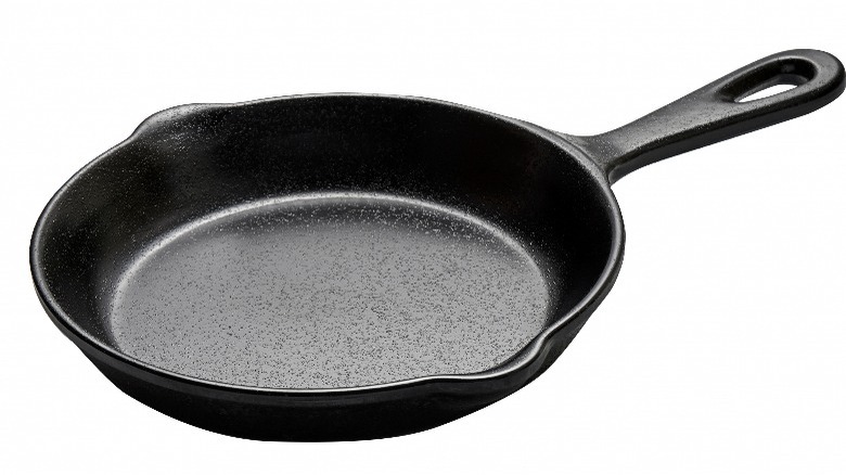 Cast iron pan