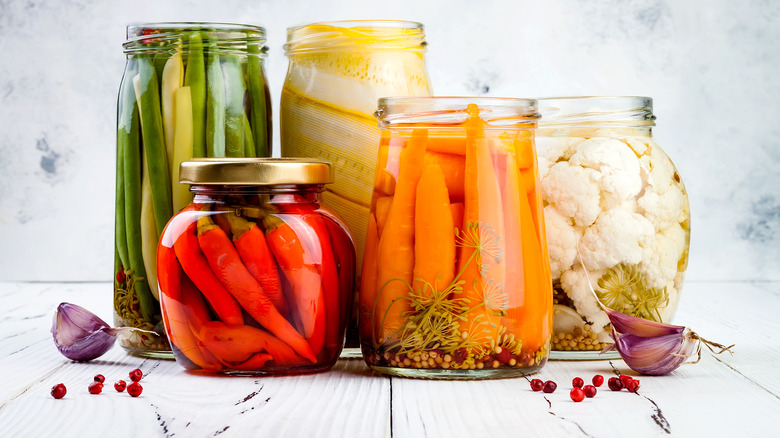 reused mason jars with veggies