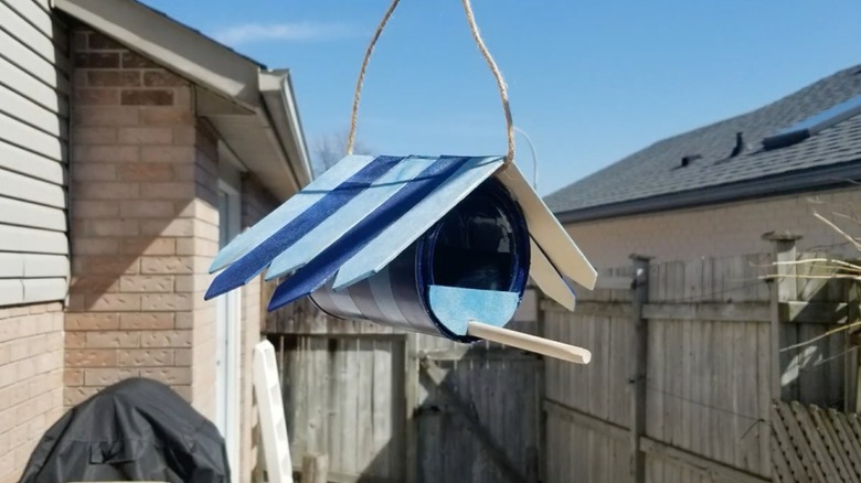 paint can bird feeder