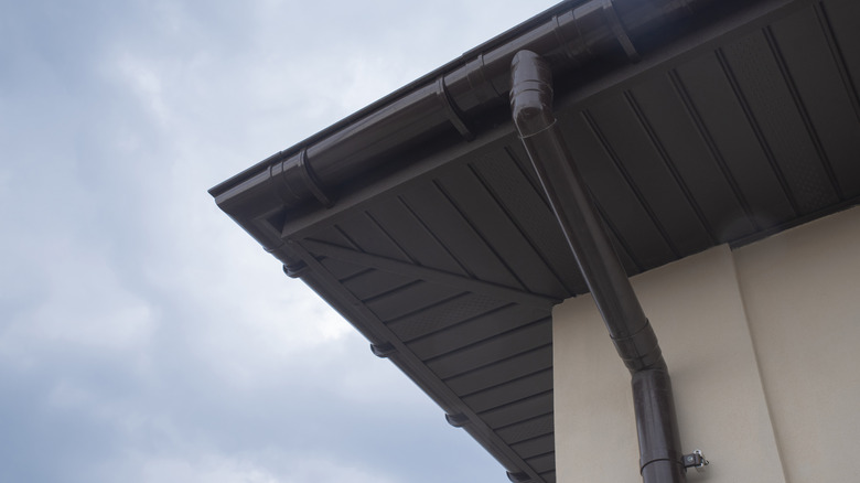 Well-maintained black eaves and gutter on modern house