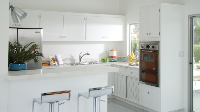 stark white kitchen