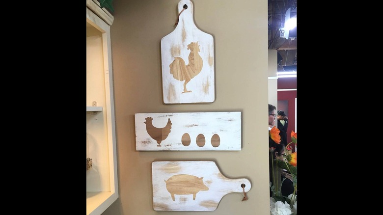 Cutting boards with chicken art