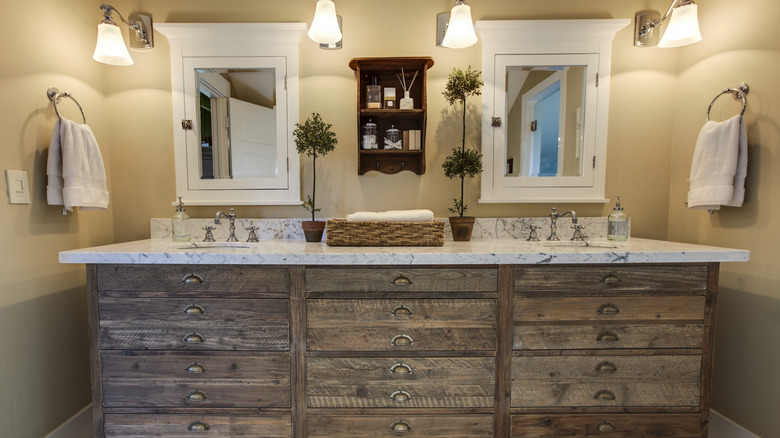 Bathroom medicine cabinet