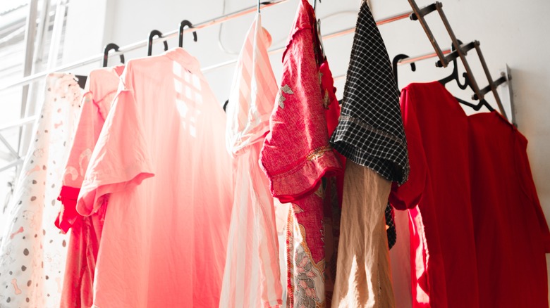 foldable drying rack with clothes