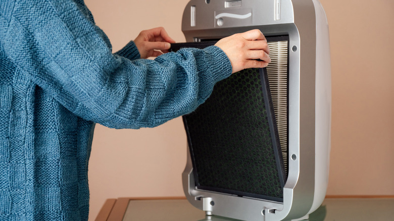 Changing air filter