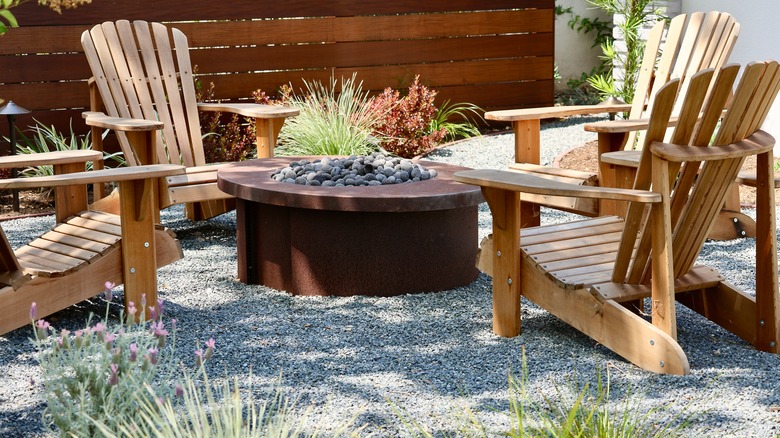 Firepit with gravel surrounding