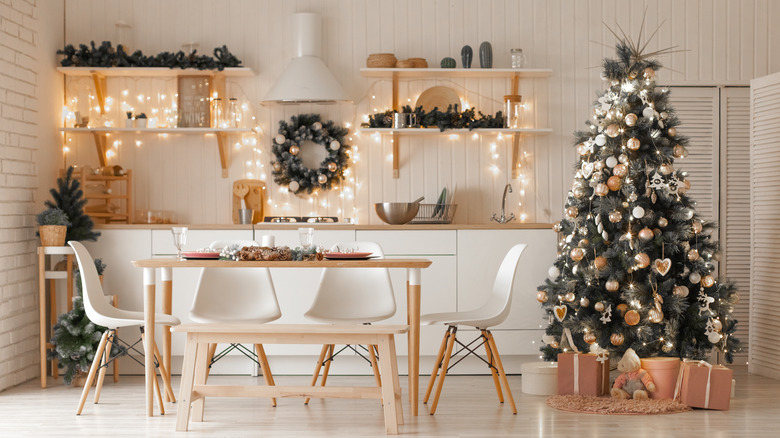 garlands and wreath in the kitchen 