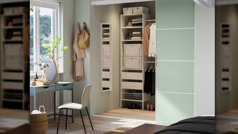 The SKYTTA/AURDAL walk-in wardrobe from IKEA