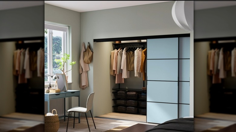 The SKYTTA/BOAXEL walk-in wardrobe from IKEA