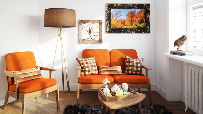 Quiant apartment with orange furniture