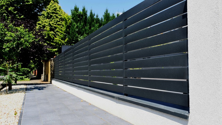 horizontal aluminum fencing