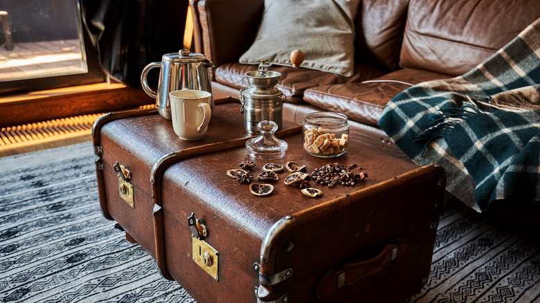 Steamer Trunk Coffee Table: Repurposing Old Stuff