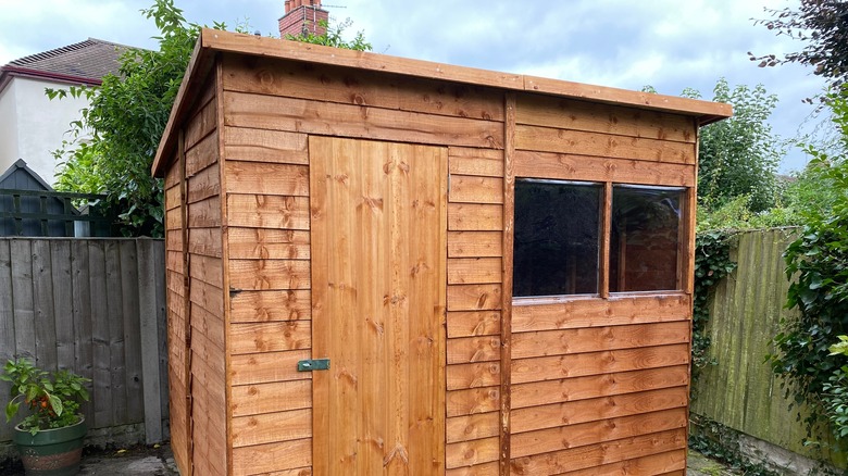 Shed with a mono-pitched roof