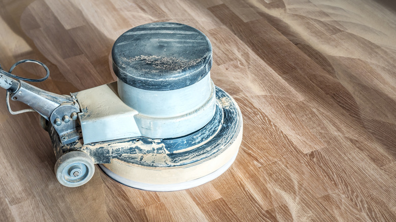 orbital polisher buffing machine on a hardwood floor