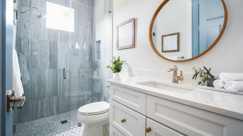 A bathroom decorated using coastal-inpsired colors and textures.